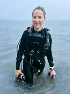 Bare Women’s Wetsuit 3MM Evoke Graphene Omnired Black