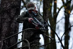 BARNETT Hyper XP 405 Crossbow with Illuminated Scope and Arrows Veil Cervidae