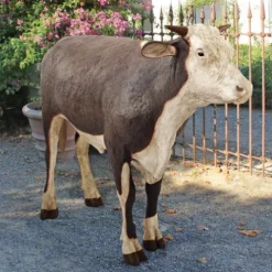 Design Toscano Grand-Scale Hereford Steer Statue Painted