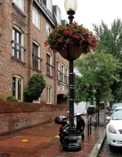 Garden Artisans 25 in Lamppost Hayrack with Molded Coco Liner – 2 Pack Black Brown