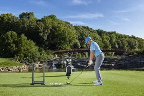 Garmin Approach R10 Portable Golf Launch Monitor Bundle