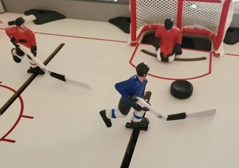 MANCAVE GAMES 45″ NHL Elite Rod Hockey Game Multicolor