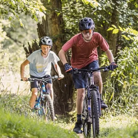 Mongoose Flatrock DX Hardtail Mountain Bike Red