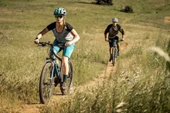 Schwinn Mesa 2 Adult Mountain Bike 21 Speeds 27.5 Inch Wheels Medium Aluminum Frame Black